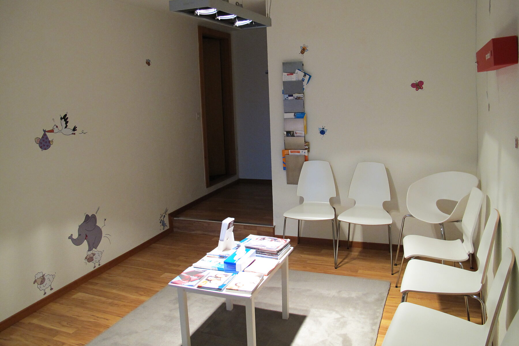La salle d’attente et ses fauteuils