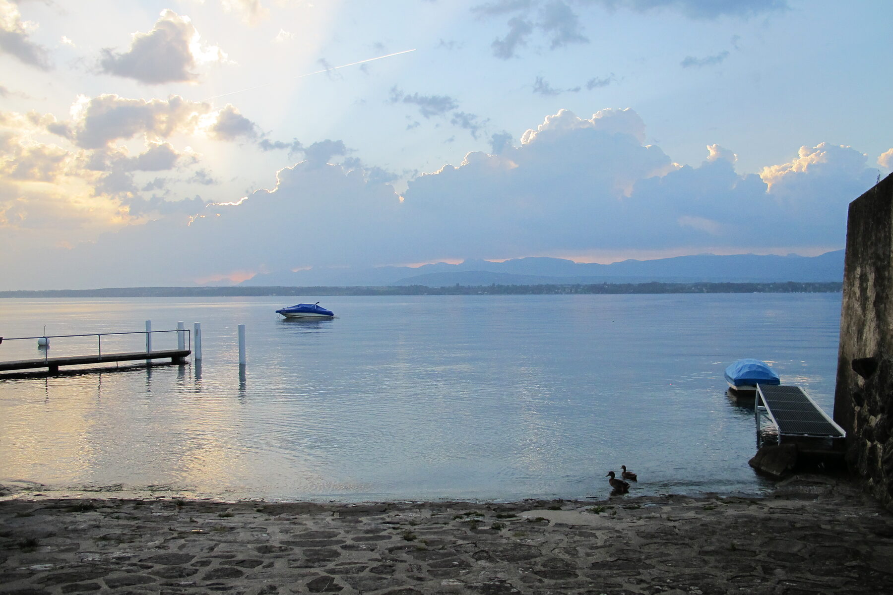 Le lac Léman au couchant, à deux pas du cabinet